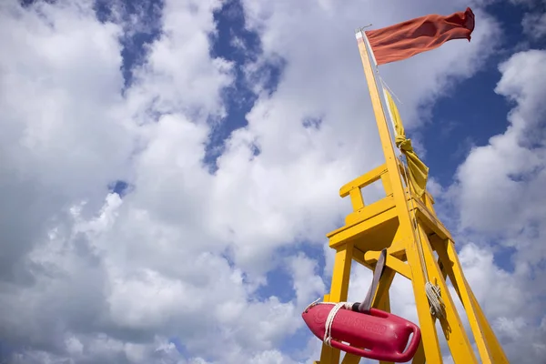 Věž na vzhled out pro beach hlídač — Stock fotografie