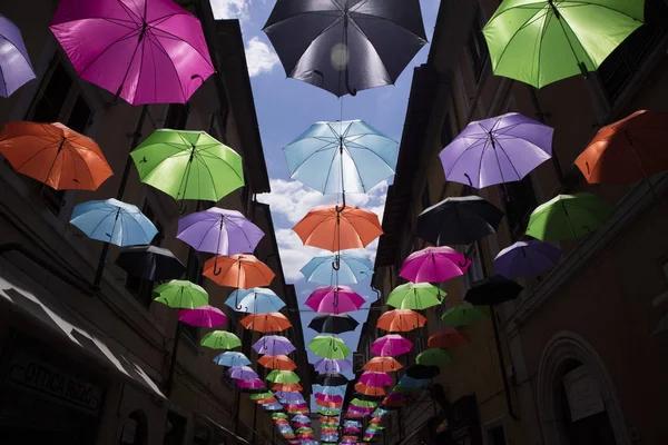 Deštníky různých barev — Stock fotografie