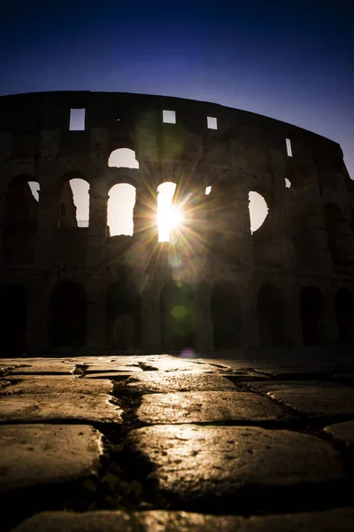 Colosseum to the dawn — Stock Photo, Image