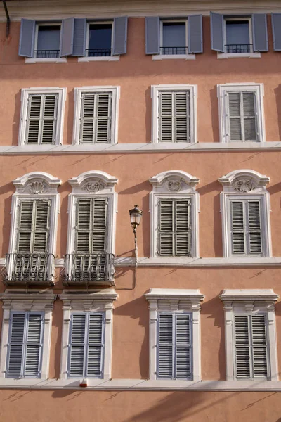 Windows in oude stijl — Stockfoto