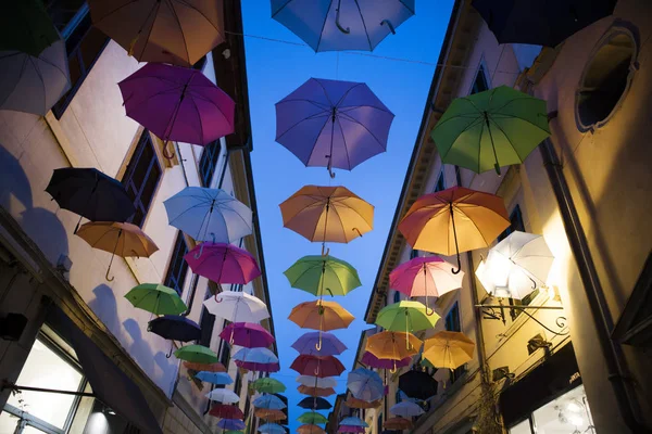 Ombrelli di diversi colori — Foto Stock