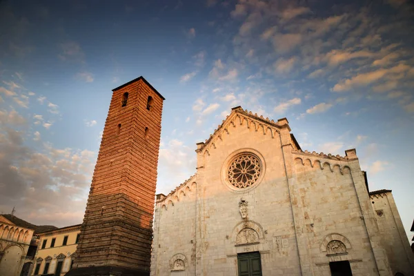 Kathedraal van Pietrasanta — Stockfoto