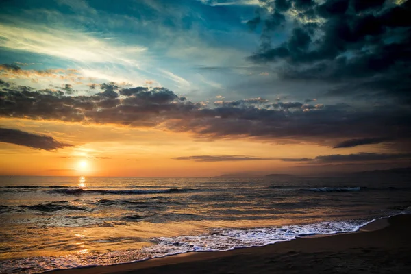 Zonsondergang aan zee — Stockfoto