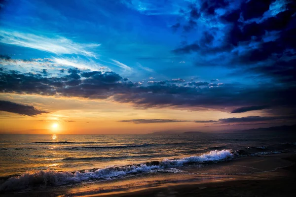 Puesta de sol junto al mar — Foto de Stock