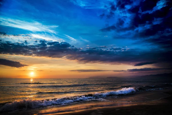 Zonsondergang aan zee — Stockfoto