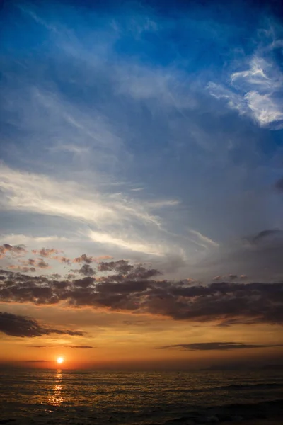 Захід сонця біля моря — стокове фото