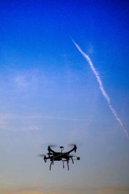 Bir dron uçuş