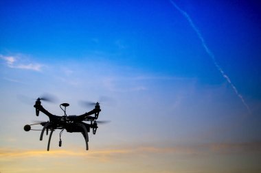 Bir dron uçuş
