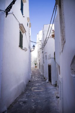 Ostuni beyaz yollar
