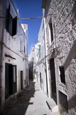 Ostuni beyaz yollar