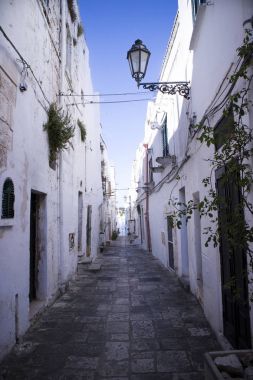 Ostuni beyaz yollar