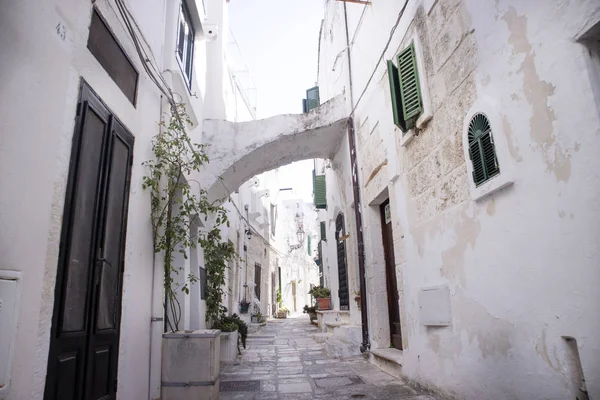 Ostuni beyaz yollar — Stok fotoğraf