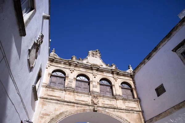 Ostuni, plaza Paolo Giovanni —  Fotos de Stock