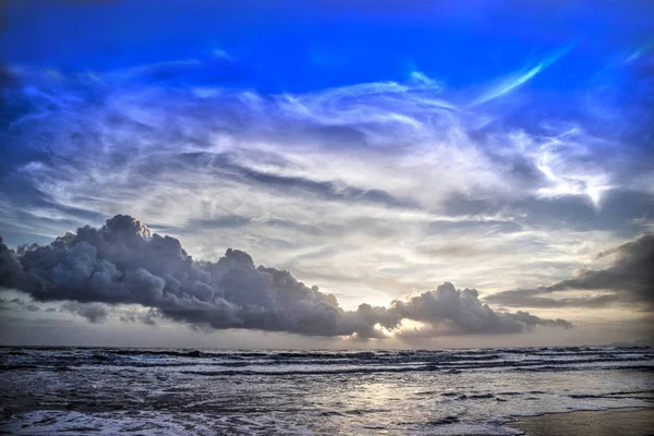 Zonsondergang vanaf het strand — Stockfoto