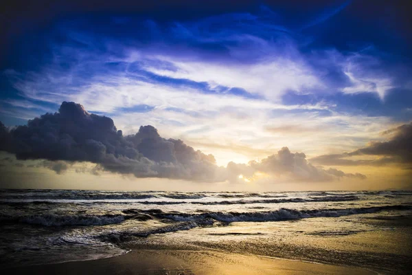 Zonsondergang vanaf het strand — Stockfoto