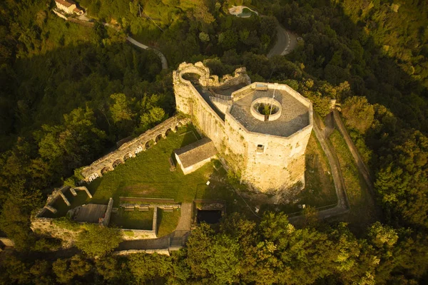 Small castle of Aghinolfi — Free Stock Photo