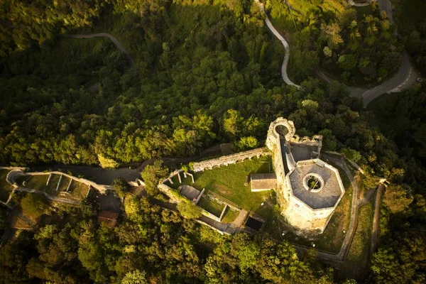 Pequeño castillo de Aghinolfi — Foto de stock gratis