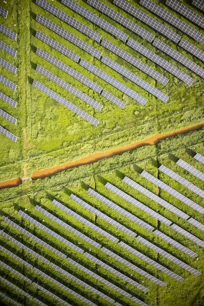 Serie de paneles fotovoltaicos —  Fotos de Stock