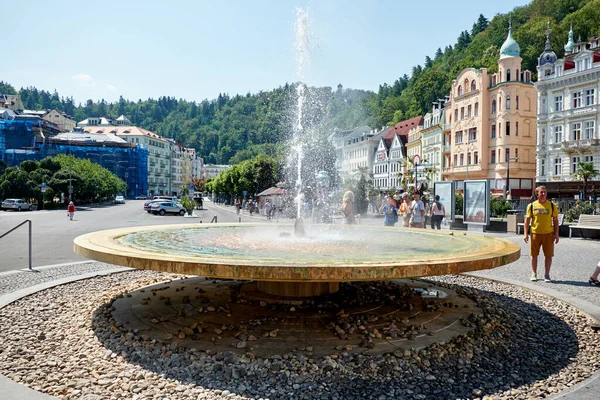 Karlovy változatos, Chezch Köztársaság, utazás, nyár, turizmus — Stock Fotó