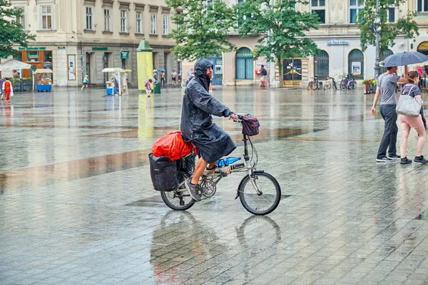 Krakow, seyahat, turizm, yaz, yağmur, yolculuk, meydan