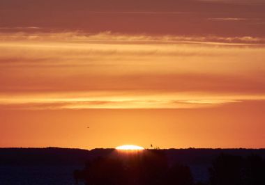 Alev alev yanan güneş görünümü