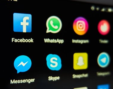 Facebook, KAV, Instagram ve diğer popüler ağlar bir aygıt ekran üzerinde