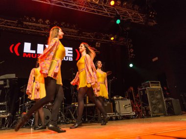 İrlandalı dansçılar gerçekleştirir canlı müzik kulübünde (Mi) 16-03-2018