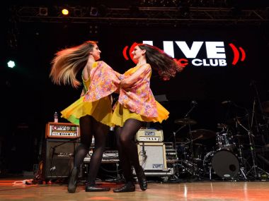 İrlandalı dansçılar gerçekleştirir canlı müzik kulübünde (Mi) 16-03-2018