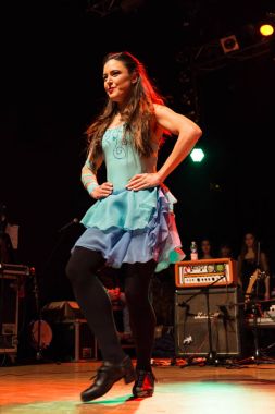 İrlandalı dansçılar gerçekleştirir canlı müzik kulübünde (Mi) 16-03-2018