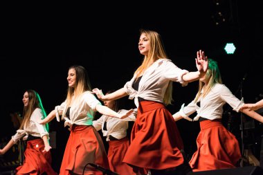 İrlandalı dansçılar gerçekleştirir canlı müzik kulübünde (Mi) 16-03-2018