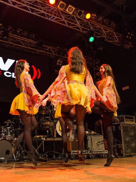 İrlandalı dansçılar gerçekleştirir canlı müzik kulübünde (Mi) 16-03-2018