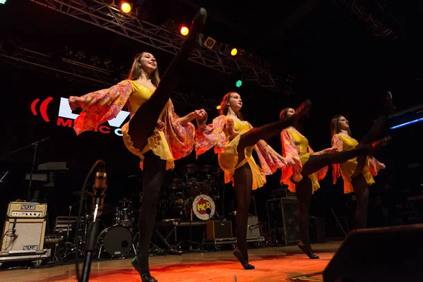 İrlandalı dansçılar gerçekleştirir canlı müzik kulübünde (Mi) 16-03-2018