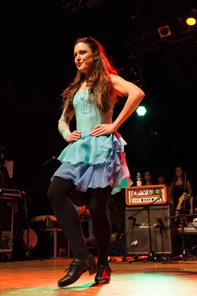 İrlandalı dansçılar gerçekleştirir canlı müzik kulübünde (Mi) 16-03-2018