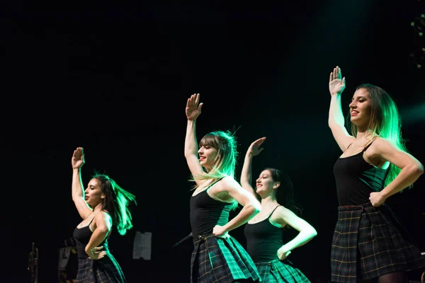 İrlandalı dansçılar gerçekleştirir canlı müzik kulübünde (Mi) 16-03-2018