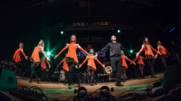 İrlandalı dansçılar gerçekleştirir canlı müzik kulübünde (Mi) 16-03-2018