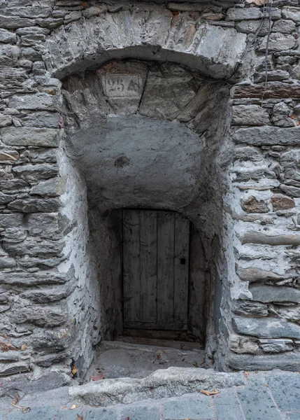 Imagen de una puerta característica de un pueblo antiguo — Foto de Stock