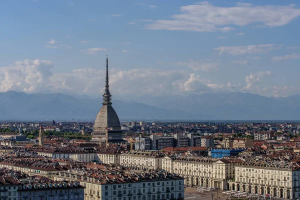 Vue panoramique de la ville de Turin, en évidence la taupe Antone — Photo