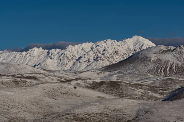 Vista de invierno de las montañas nevadas del Gran Sasso — Foto de Stock