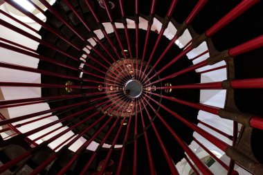 Kule içine (spiral merdiven)