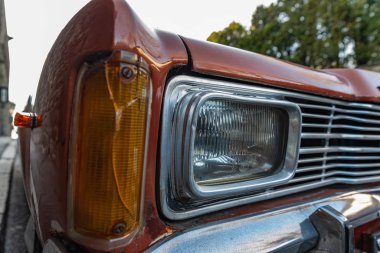 ön araba ışığı ve yön göstergesi