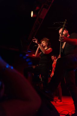 Rock şarkıcısı ALTERIA, Dimebag Darrell 'in anısına yardım için çalıyor. Brambilla Simone Fotoğrafçılık Canlı Haberler