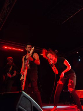 Rock şarkıcısı ALTERIA, Dimebag Darrell 'in anısına yardım için çalıyor. Brambilla Simone Fotoğrafçılık Canlı Haberler