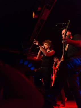 Rock şarkıcısı ALTERIA, Dimebag Darrell 'in anısına yardım için çalıyor. Brambilla Simone Fotoğrafçılık Canlı Haberler