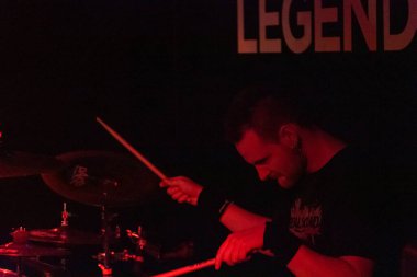 Folkstone, Extrema, Furor Gallico, Alteria, Mellowtoy, Node, Anewrage, Skw, Instant Karma, Down The Stone, Cidodici, Klogr üyeleri Dimebag Darrell 'in anısına yardım için çalıyorlar. Brambilla Simone Fotoğrafçılık Canlı Haberler