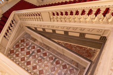 Kopenhag Danimarka 'daki Christiansborg Sarayı' ndaki kraliyet binaları, antik merdivenler.