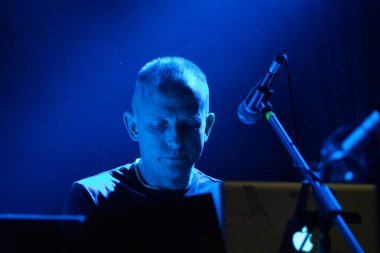 Bergamo, İtalya. 8 Nisan 2017. Peter Hook ve The Light performansı Druso Live 'da. Brambilla Simone Fotoğrafçılık Canlı Haberler