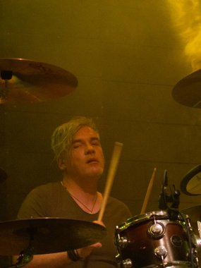 Bergamo, İtalya. 8 Nisan 2017. Peter Hook ve The Light performansı Druso Live 'da. Brambilla Simone Fotoğrafçılık Canlı Haberler