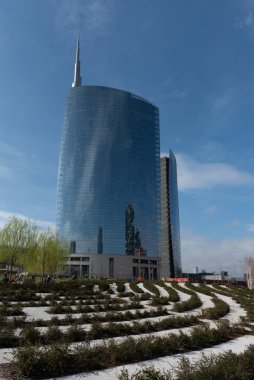Şehir manzarasında vitray pencereli gökdelenler, sokak fotoğrafçılığı