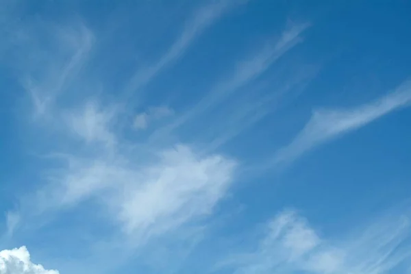 Gökyüzü ışığı. Doğal gökyüzü bileşimi. Tasarım elementi.