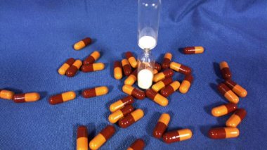 renkli taşlar ve hapları